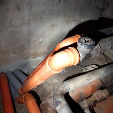 reparare conducte canalizare bloc, schimbare tevi canalizari blocuri, preturi reparatii canalizari